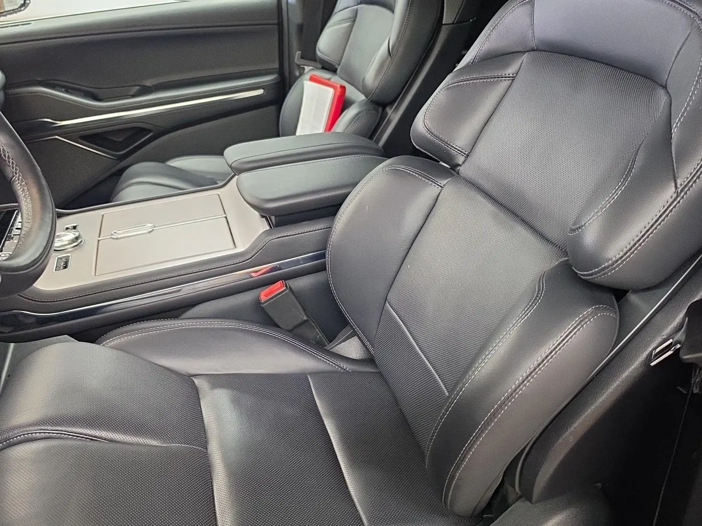 2025 Lincoln Navigator - $90,800