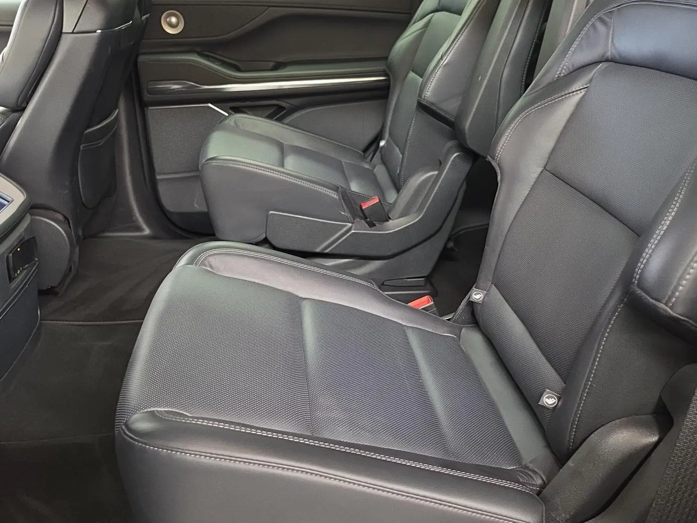 2025 Lincoln Navigator - $90,800