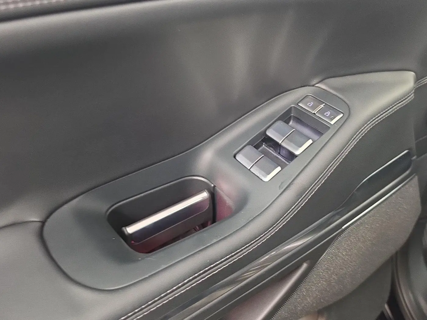 2025 Lincoln Navigator - $90,800