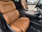 2019 Navigator Thumbnail 13