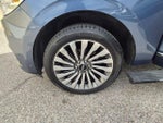 2019 Navigator Thumbnail 18