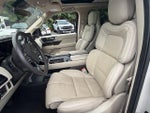 2019 Navigator Thumbnail 10