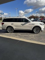 2019 Navigator Thumbnail 4