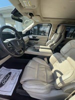 2019 Navigator Thumbnail 10