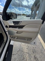 2019 Navigator Thumbnail 36