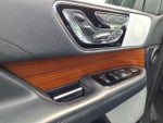 2019 Navigator Thumbnail 16