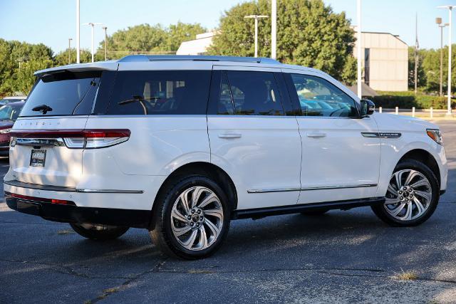 2022 Lincoln Navigator - $43,103