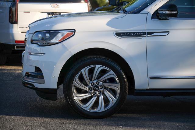 2022 Lincoln Navigator - $43,103