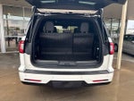 2020 Navigator Thumbnail 15