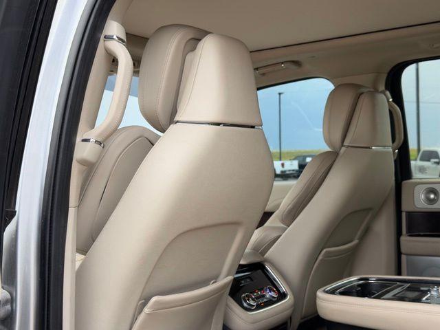 2020 Lincoln Navigator - $25,923