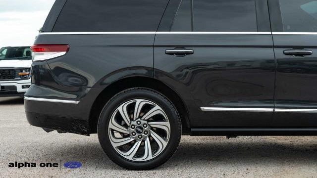 2023 Lincoln Navigator Standard