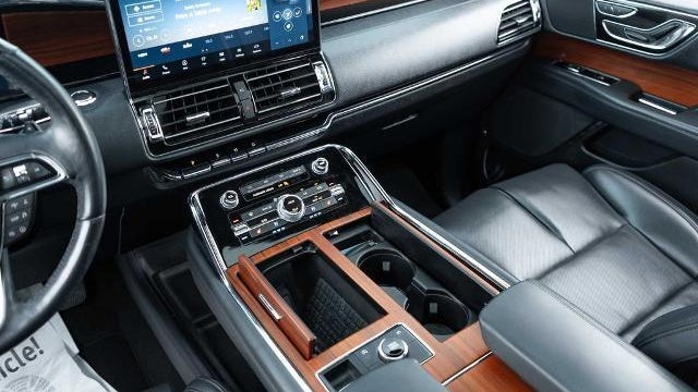 2023 Lincoln Navigator Standard