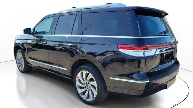 2022 Lincoln Navigator Standard