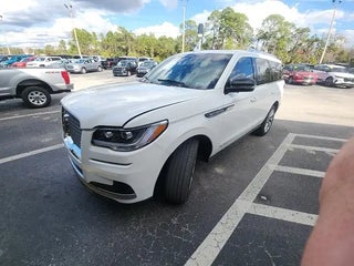 2024 Lincoln Navigator with Pristine White Metallic Tri-Coat Exterior