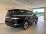 2024 Navigator Thumbnail 3