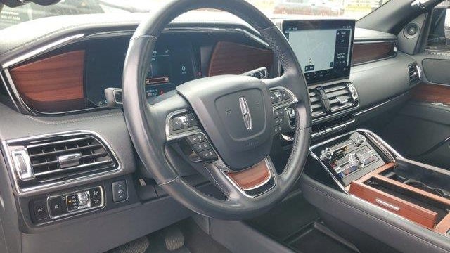 2023 Lincoln Navigator Standard