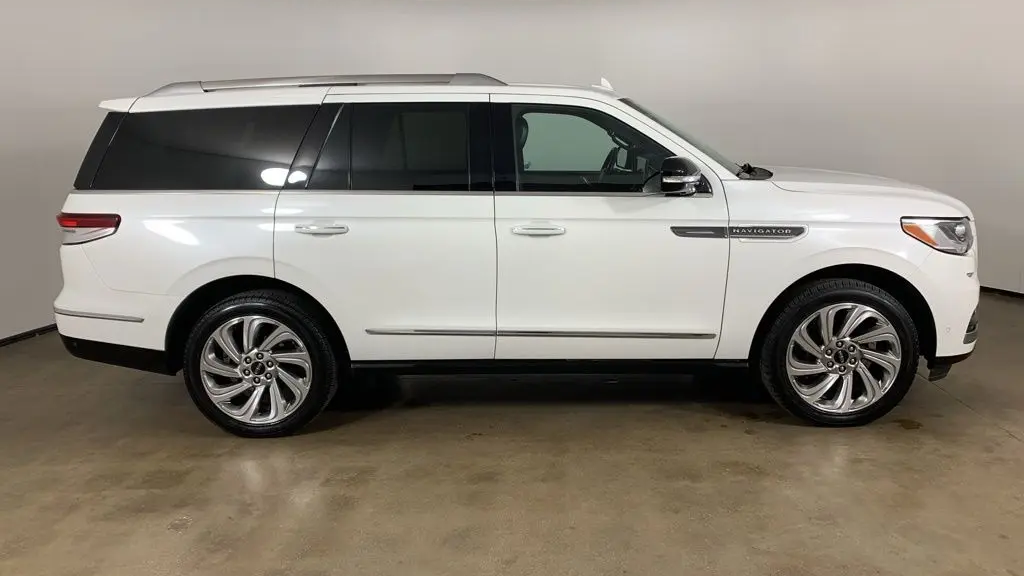2024 Lincoln Navigator Premiere