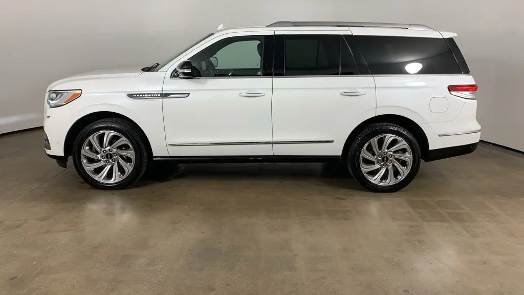 2024 Lincoln Navigator Premiere