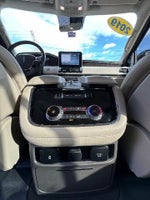 2019 Navigator Thumbnail 26