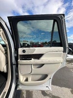 2019 Navigator Thumbnail 28