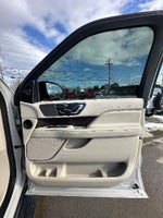 2019 Navigator Thumbnail 32