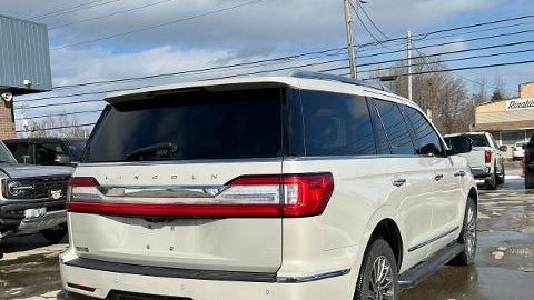 2019 Lincoln Navigator Base