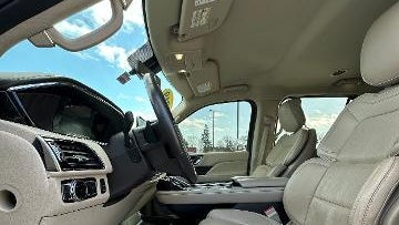 2019 Lincoln Navigator Base