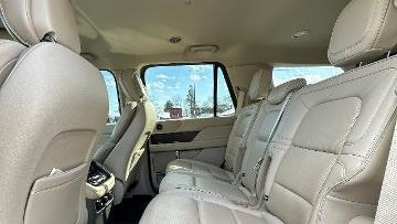 2019 Lincoln Navigator Base