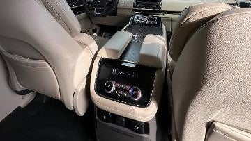 2019 Lincoln Navigator Base