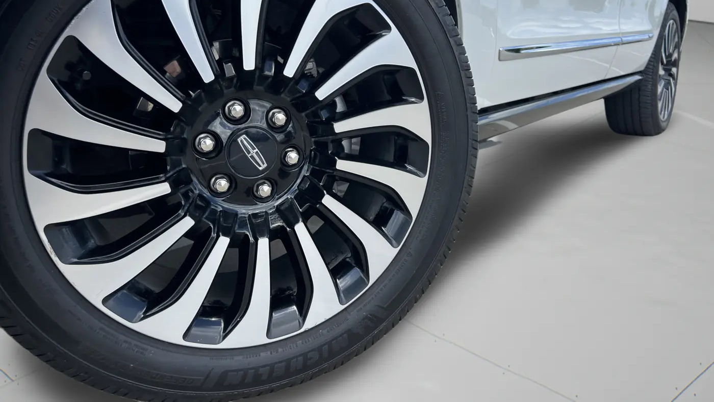 2023 Lincoln Navigator Black Label