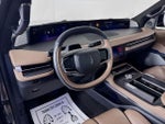 2025 Navigator Thumbnail 9