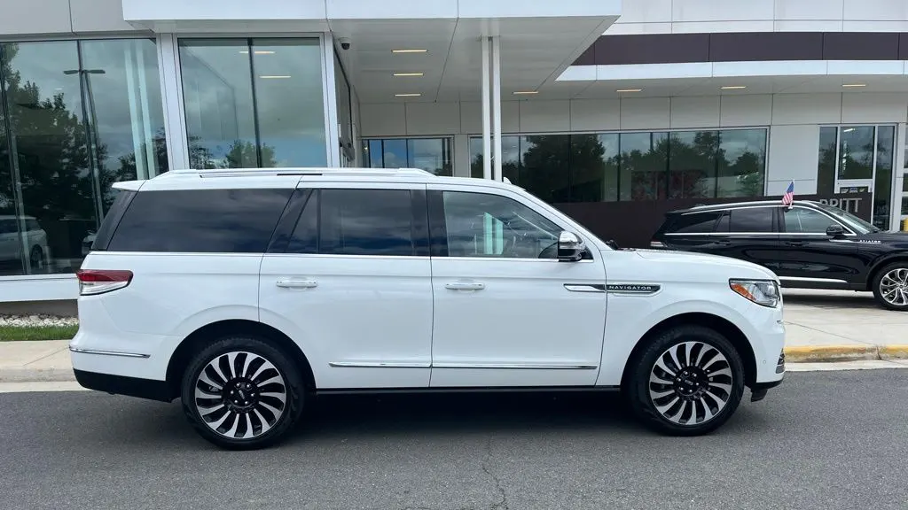 2023 Lincoln Navigator Black Label