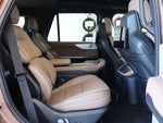 2025 Navigator Thumbnail 22