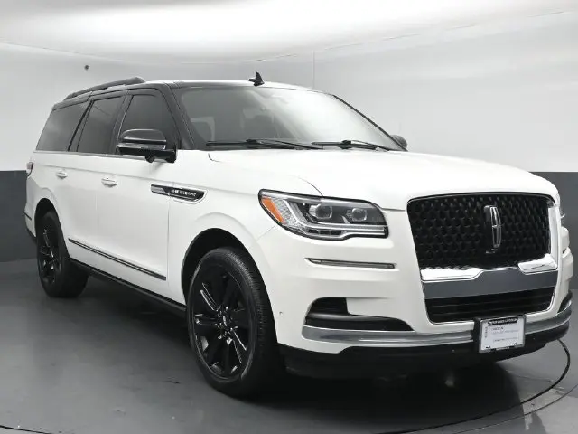 2023 Lincoln Navigator - $65,999