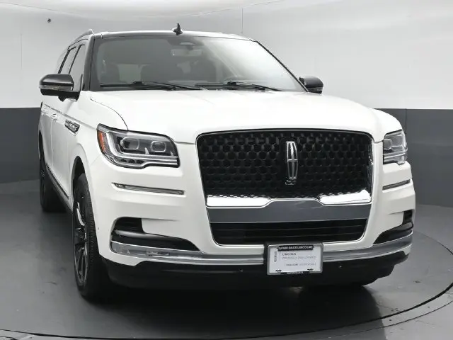 2023 Lincoln Navigator - $65,999