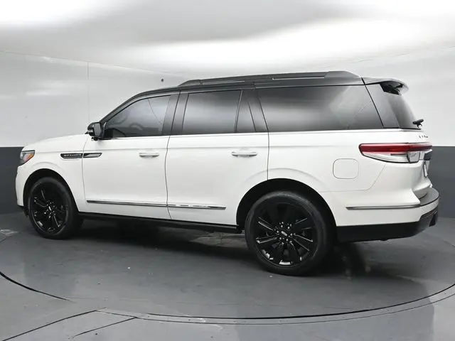 2023 Lincoln Navigator - $65,999