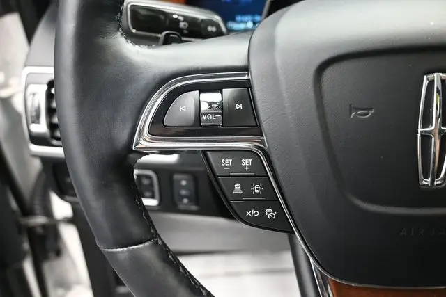 2023 Lincoln Navigator - $65,999