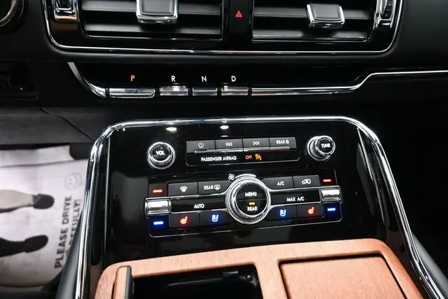 2023 Lincoln Navigator - $65,999