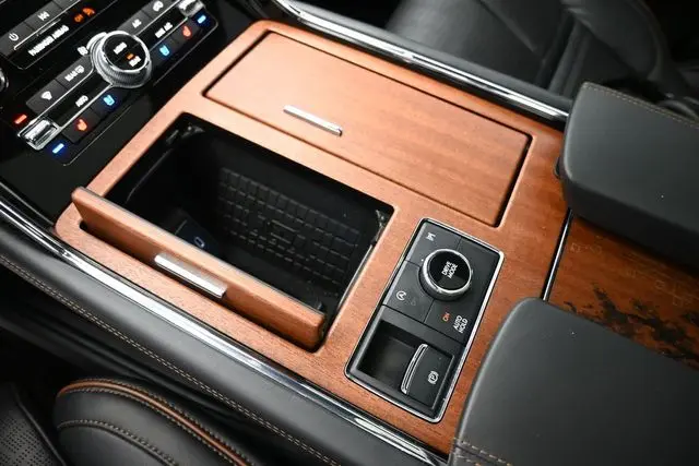 2023 Lincoln Navigator - $65,999