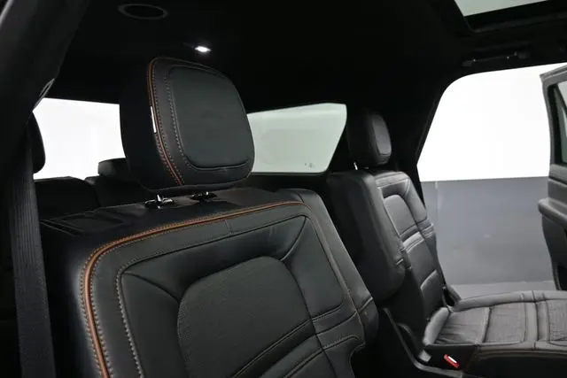 2023 Lincoln Navigator - $65,999