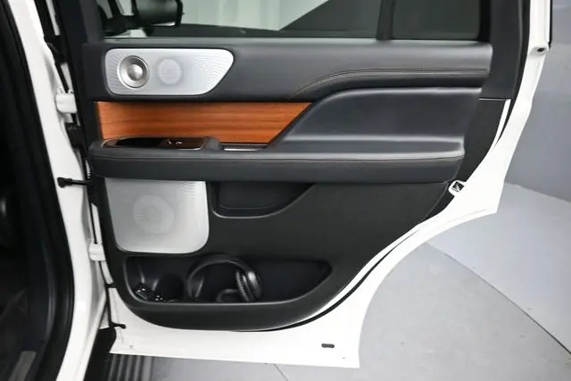 2023 Lincoln Navigator - $65,999