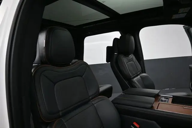 2023 Lincoln Navigator - $65,999