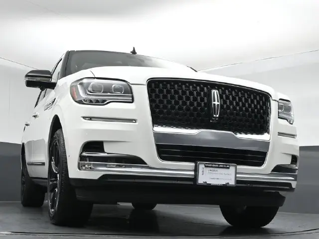 2023 Lincoln Navigator - $65,999