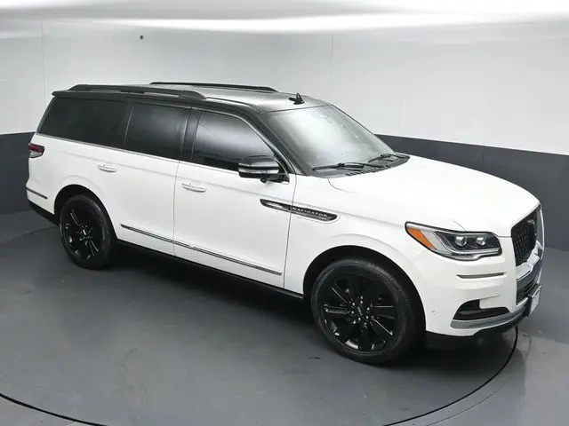 2023 Lincoln Navigator - $65,999
