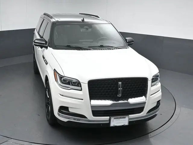 2023 Lincoln Navigator - $65,999