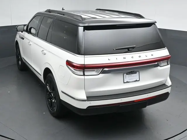 2023 Lincoln Navigator - $65,999