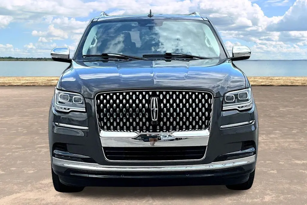 2023 Lincoln Navigator - $64,500