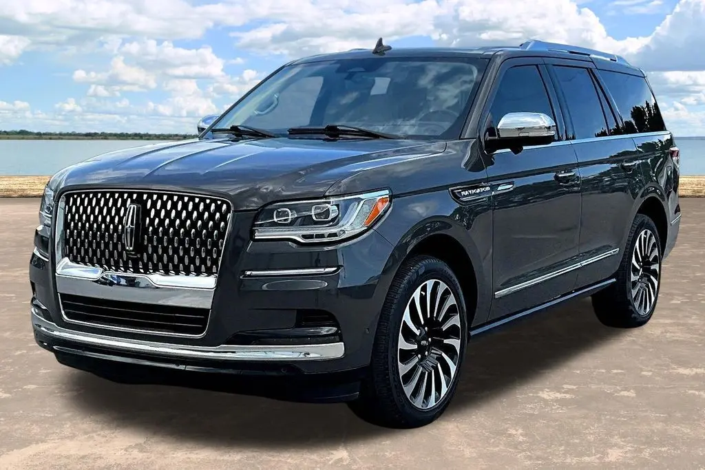 2023 Lincoln Navigator - $64,500