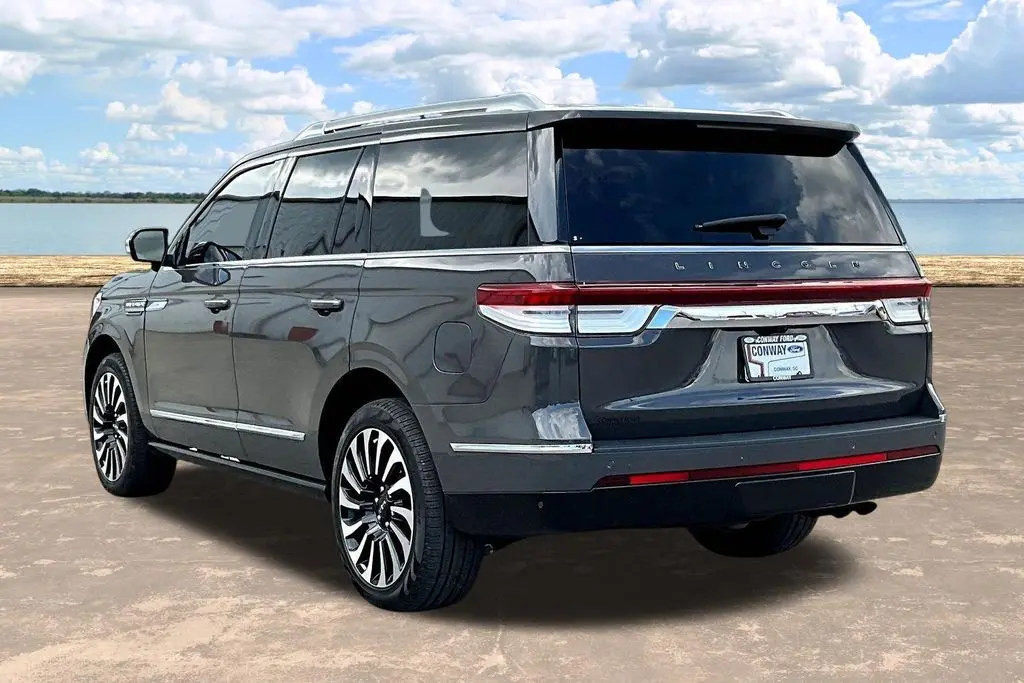 2023 Lincoln Navigator - $64,500