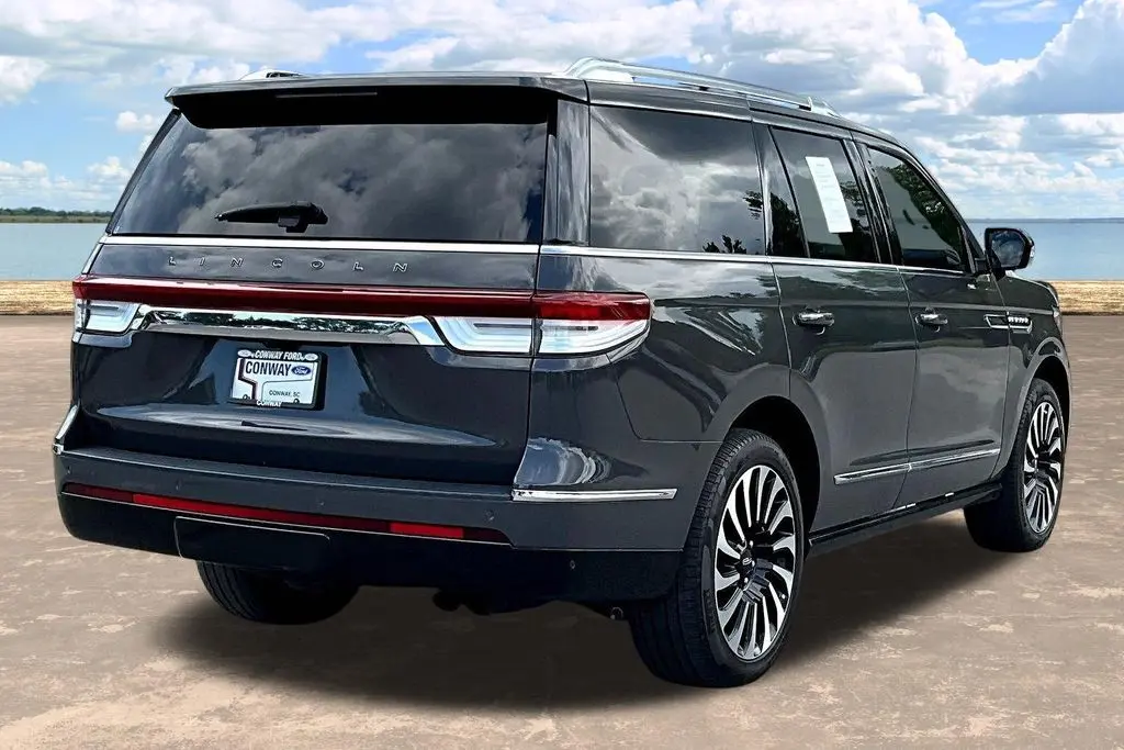 2023 Lincoln Navigator - $64,500